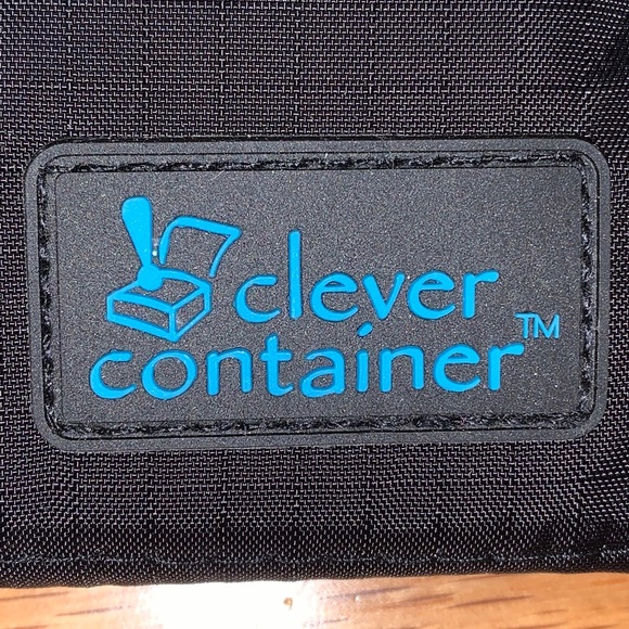 NWOT Clever Container Wristlet - Picture 10 of 11